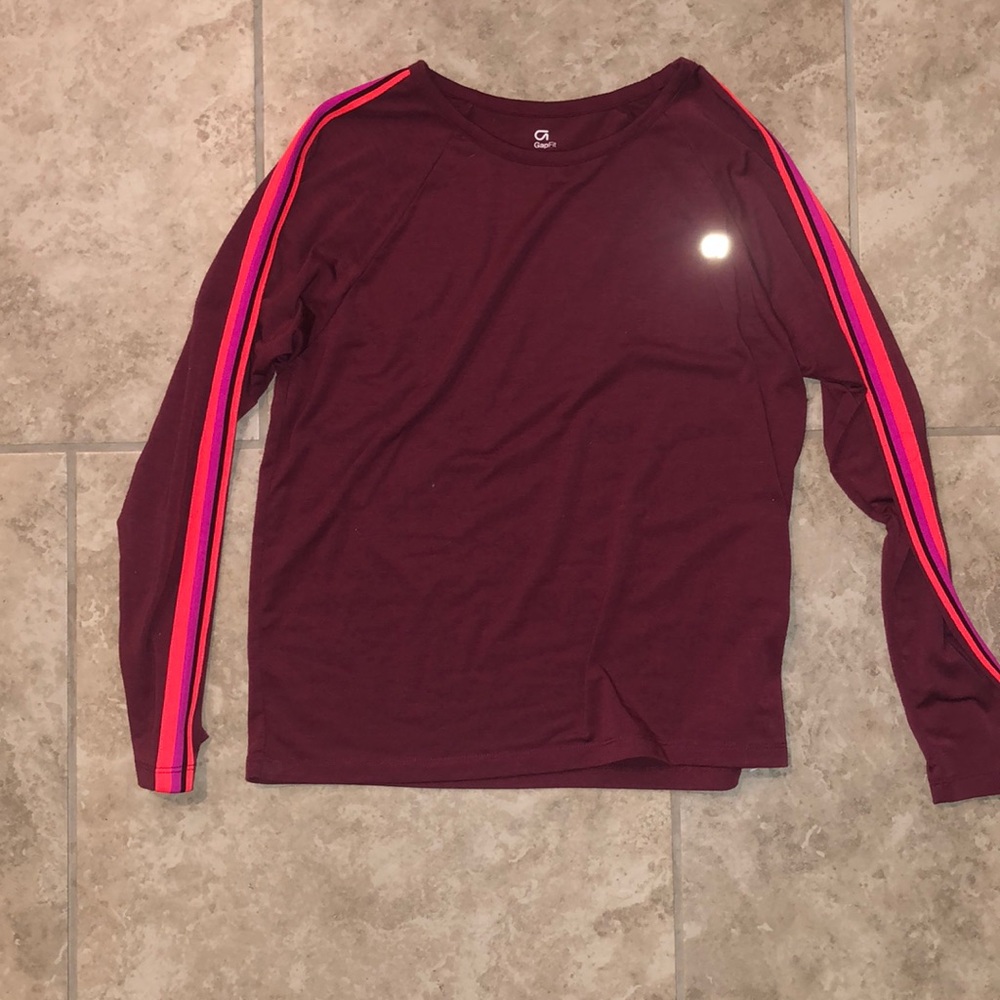Gap fit long sleeve shirt